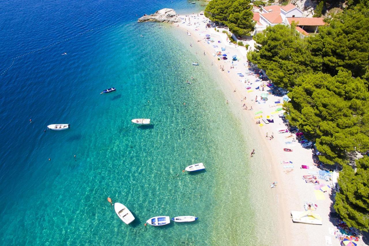 Apartments with a parking space Brela, Makarska - 6043 Bagian luar foto