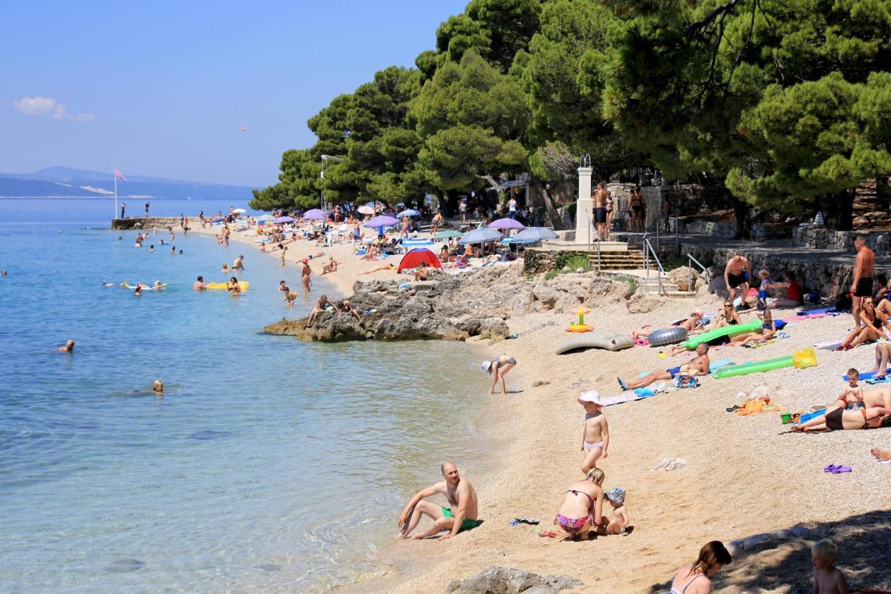 Apartments with a parking space Brela, Makarska - 6043 Bagian luar foto