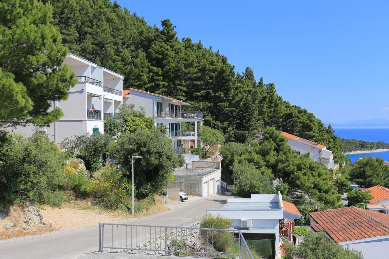 Apartments with a parking space Brela, Makarska - 6043 Bagian luar foto