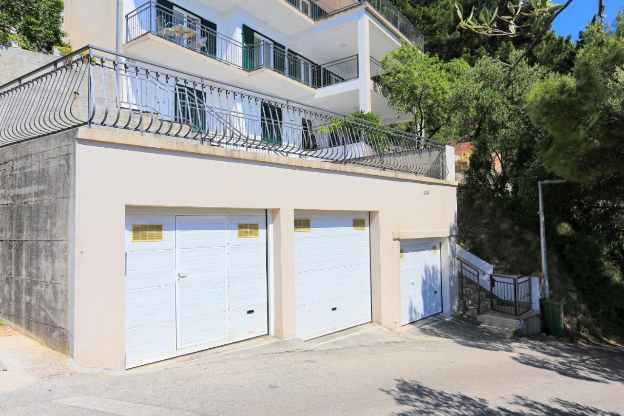 Apartments with a parking space Brela, Makarska - 6043 Bagian luar foto