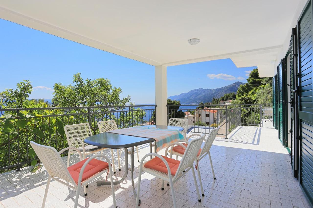 Apartments with a parking space Brela, Makarska - 6043 Bagian luar foto