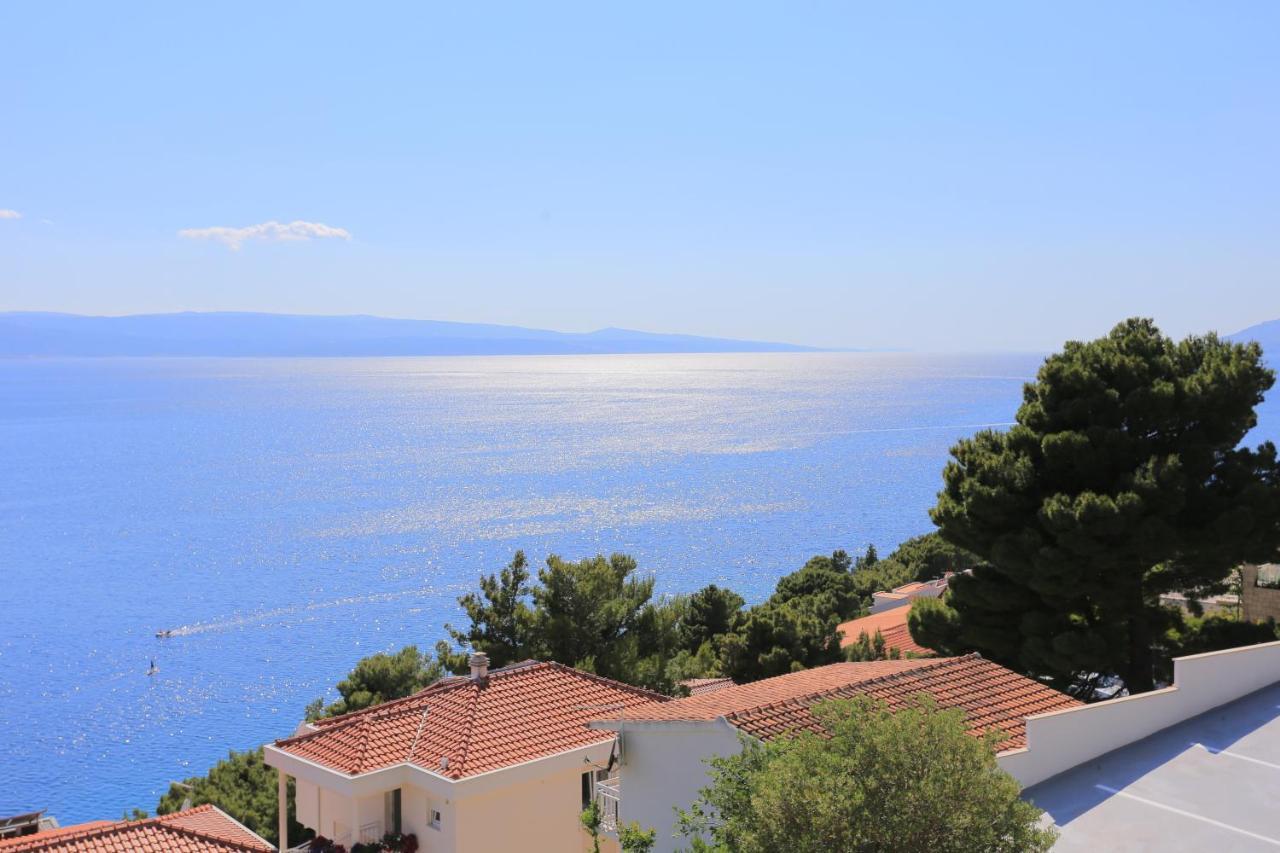 Apartments with a parking space Brela, Makarska - 6043 Bagian luar foto